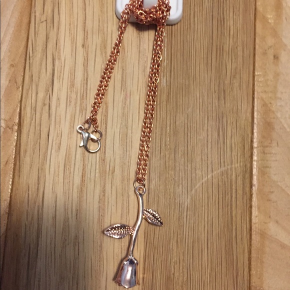 Rose necklace - Picture 2 of 2